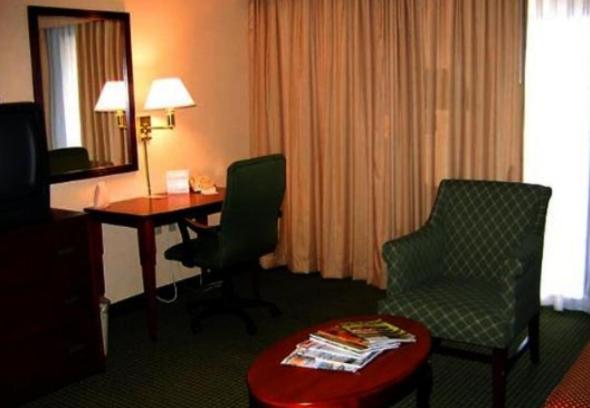 Room image 4